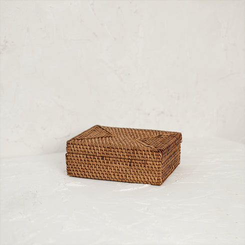 Small wicker basket with lid with 5 available colours - Coastal Villa Homeware